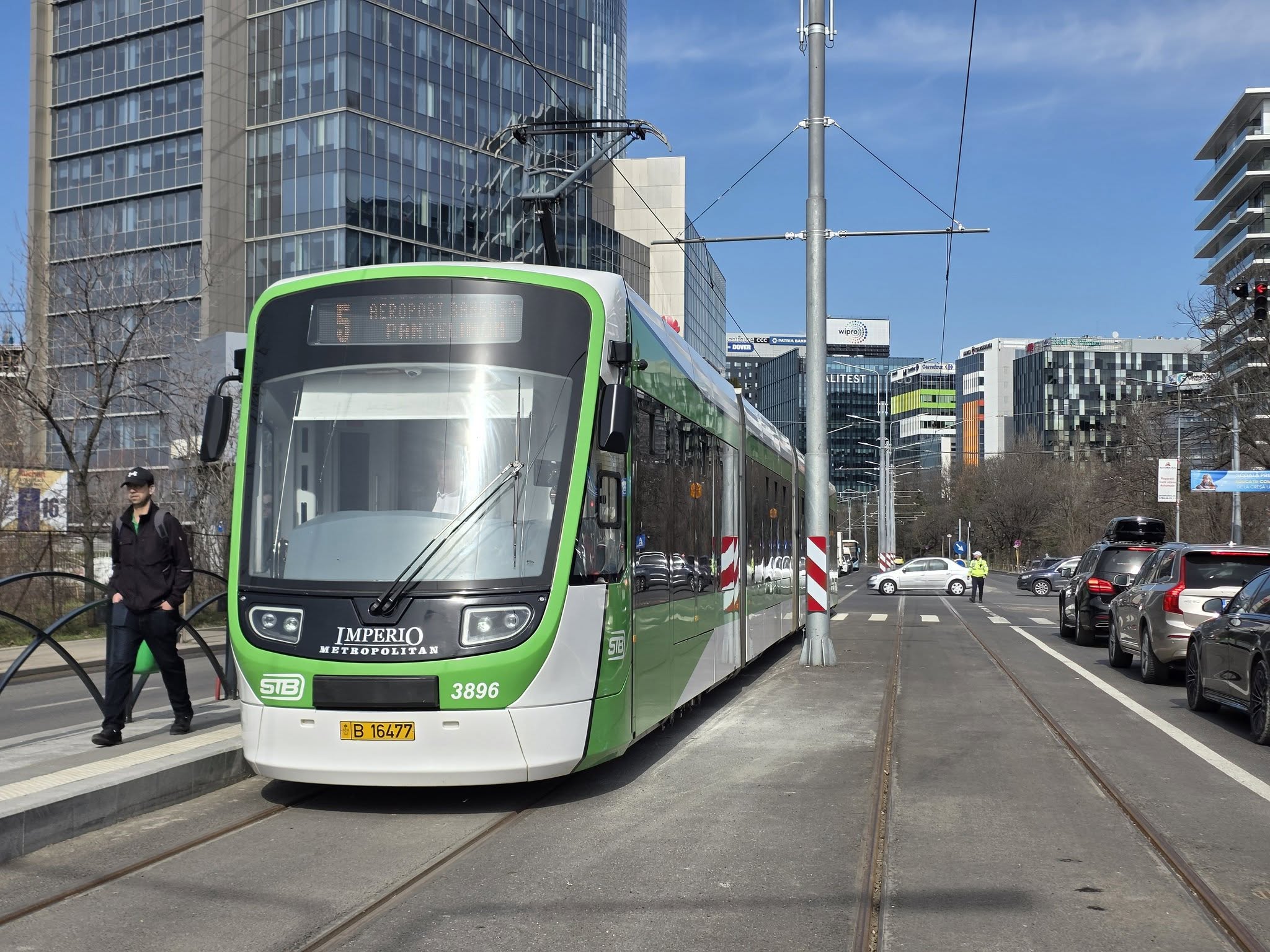 Primăria București anunță reluarea circulației tramvaiului 5, după o pauză de doi ani Primăria Municipiului București a făcut luni dimineață un anunț important pentru locuitorii și angajații capitalei, dezvăluind că tramvaiul 5 a revenit în cursă după o pauză de exact doi ani