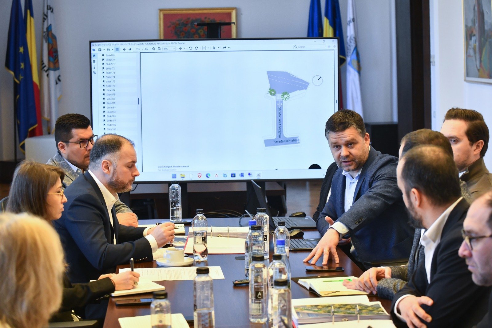 Primarii din București își unesc forțele pentru dezvoltarea sectorului 2 și a altor zone ale capitalei Primarul general al Capitalei, Ciprian Ciucu, a avut recent o întâlnire cu primarul Sectorului 2, Rareș Hopincă, pentru a discuta prioritățile de dezvoltare ale zonei