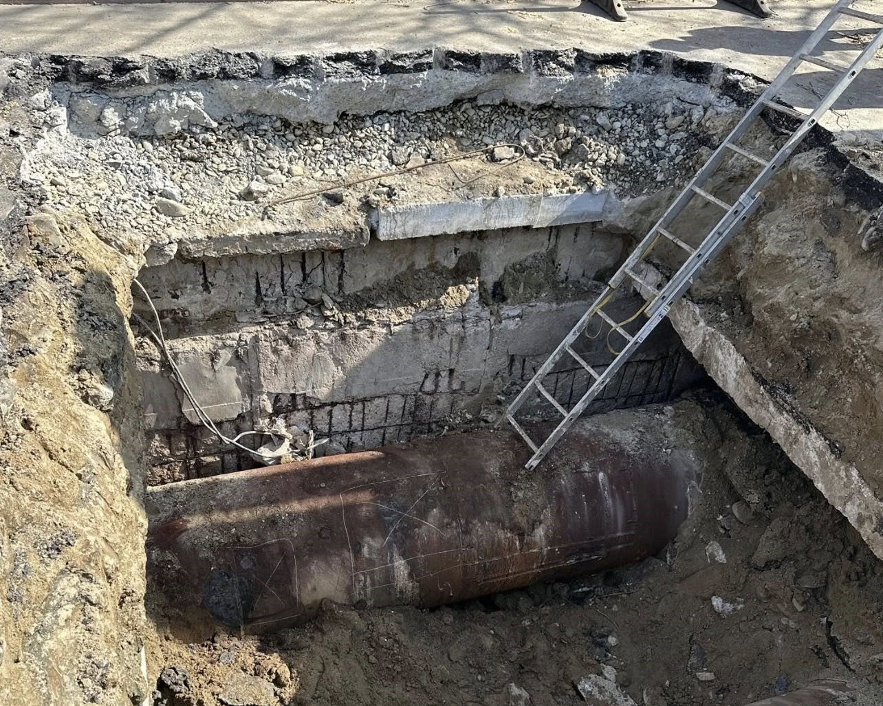 Un incident neașteptat a pus pe jar autoritățile din București, după ce carosabilul de pe Șoseaua Mihai Bravu, în dreptul numărului 307, s-a surpat complet