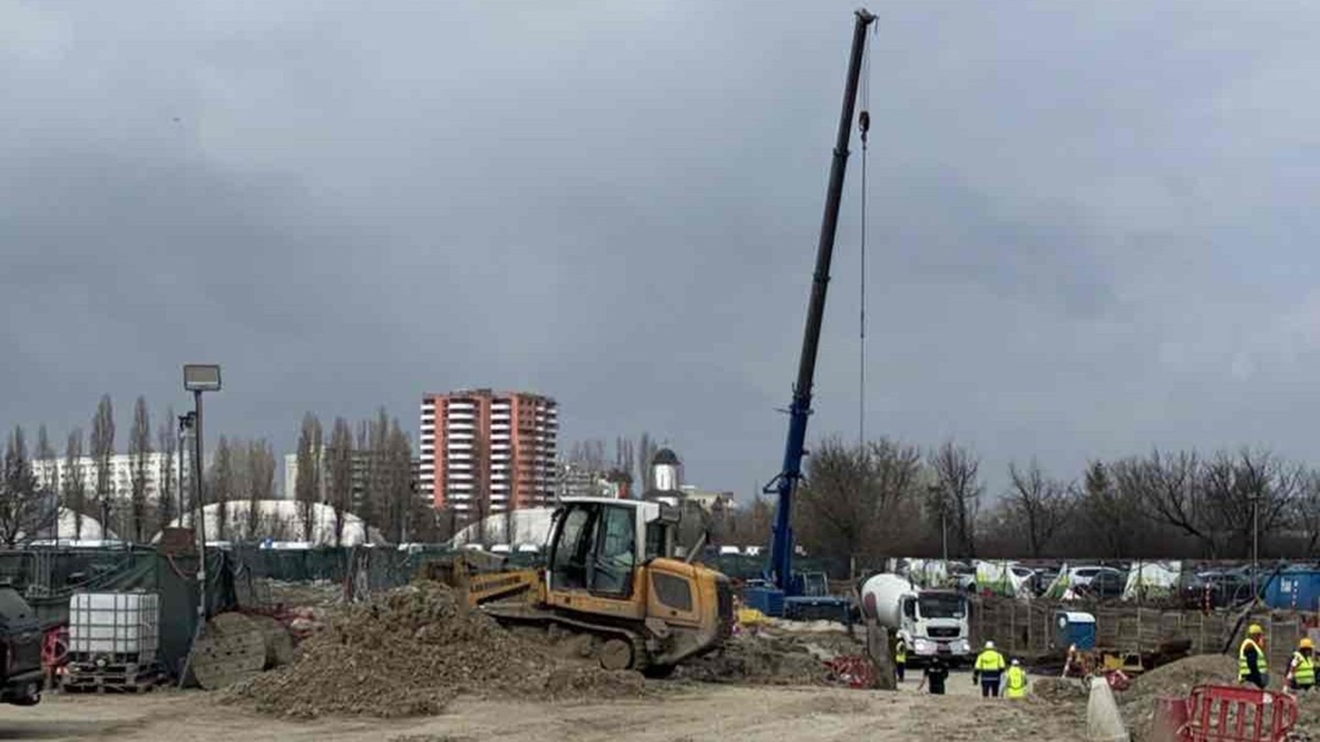 Poluarea din București, deși o problemă cronică cu multiple surse și cauze complexe, a fost recent în centrul atenției autorităților