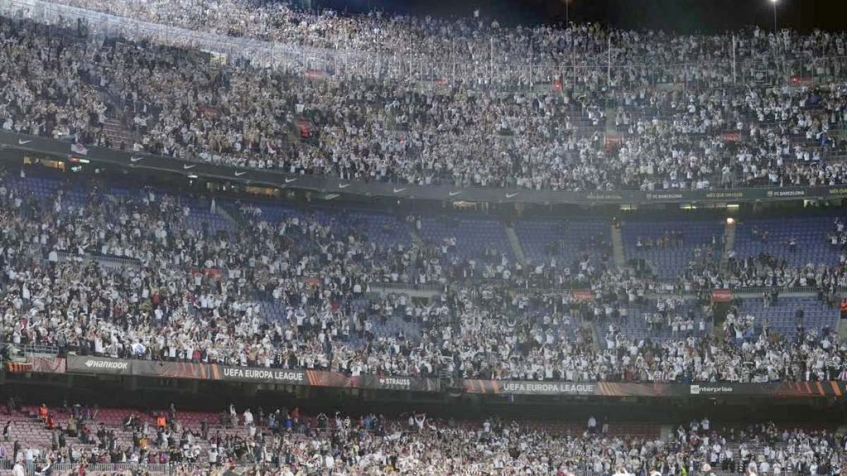 Barcelona limitează vânzarea biletelor pentru meciul cu Newcastle din Champions League, din cauza riscului de incidență a suporterilor britanici Clubul FC Barcelona a anunțat oficial, la începutul acestei săptămâni, că a suspendat temporar vânzarea biletelor pentru meciul de retur din optimile de finală ale Champions League, programat pe 18 februarie pe Stadionul Camp Nou