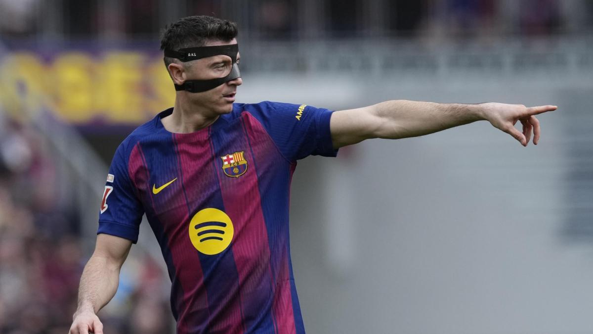 Barcelona își consolidază strategia pentru meciul crucial cu Newcastle, cu Hansi Flick mizând pe Robert Lewandowski în atac pentru a trece de bariera celor din manșa tur