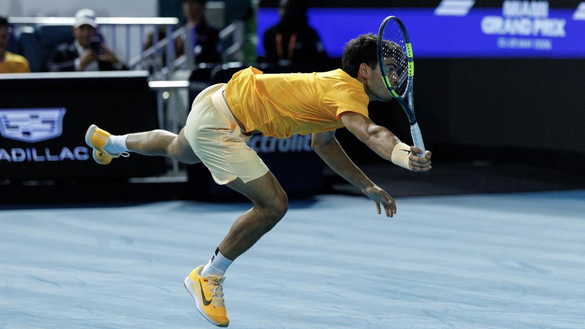 Surpriza serii la Miami: Sebastian Korda învinge pe Carlos Alcaraz, un eșec neașteptat pentru campionul spaniol Miami a fost martorul unui eveniment neobișnuit pe terenurile de hard ale Masters 1.000, după ce americanul Sebastian Korda a reușit să devină protagonista unei surprize care a zguduit scena tenisului mondial