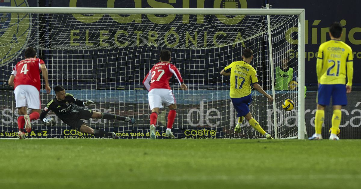 Salon de frizeri deschis devreme, dar fără clienți la timp