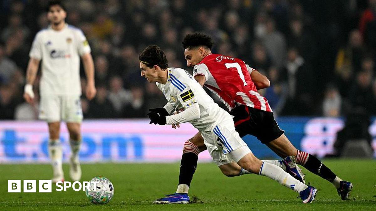 Tensiuni intense pe stadionul din Brentford, după incidente multiple în timpul meciului Leeds United – Brentford Atmosfera de pe stadionul Brentford a devenit extrem de tensionată în timpul derby-ului din Championship, după o serie de incidente care au perturbat desfășurarea normală a partidei
