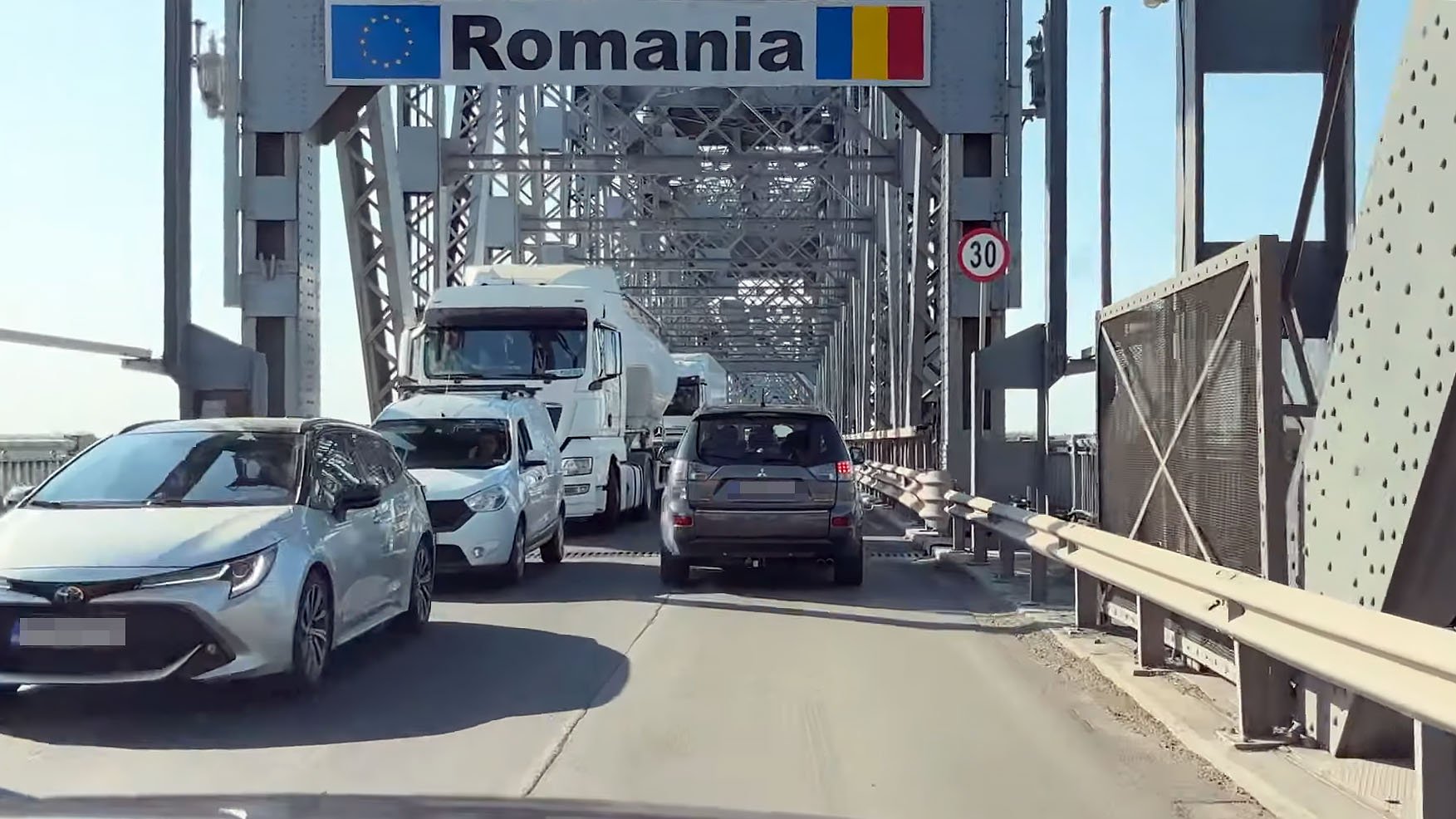 Atenționare de călătorie pentru români: suspendarea traficului pe Podul Prieteniei din cauza unor reparații de urgență Ministerul Afacerilor Externe (MAE) emite o avertizare clară pentru cetățenii români care se află, tranzitează sau plănuiesc să parcurgă ruta Bulgaria – România, în special zona Podului Prieteniei, cel mai important punct de trecere rutieră între cele două țări