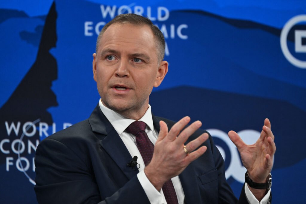 Polonia a adoptat joi o lege controversată care limitează asistenta socială pentru refugiații ucraineni, arătând o schimbare bruscă de ton într-un context în care țara a fost una dintre cele mai puternice susținătoare ale Ucrainei în timpul invaziei rusești