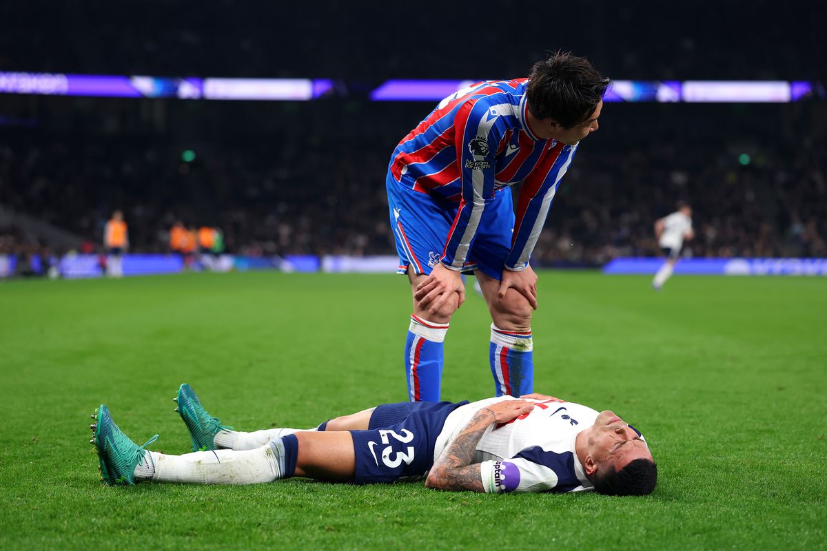 Tottenham a suferit o înfrângere dureroasă pe propria arenă, stadionul Tottenham Hotspur, scor 1-3 în fața echipei Crystal Palace, în runda cu numărul 29 din Premier League