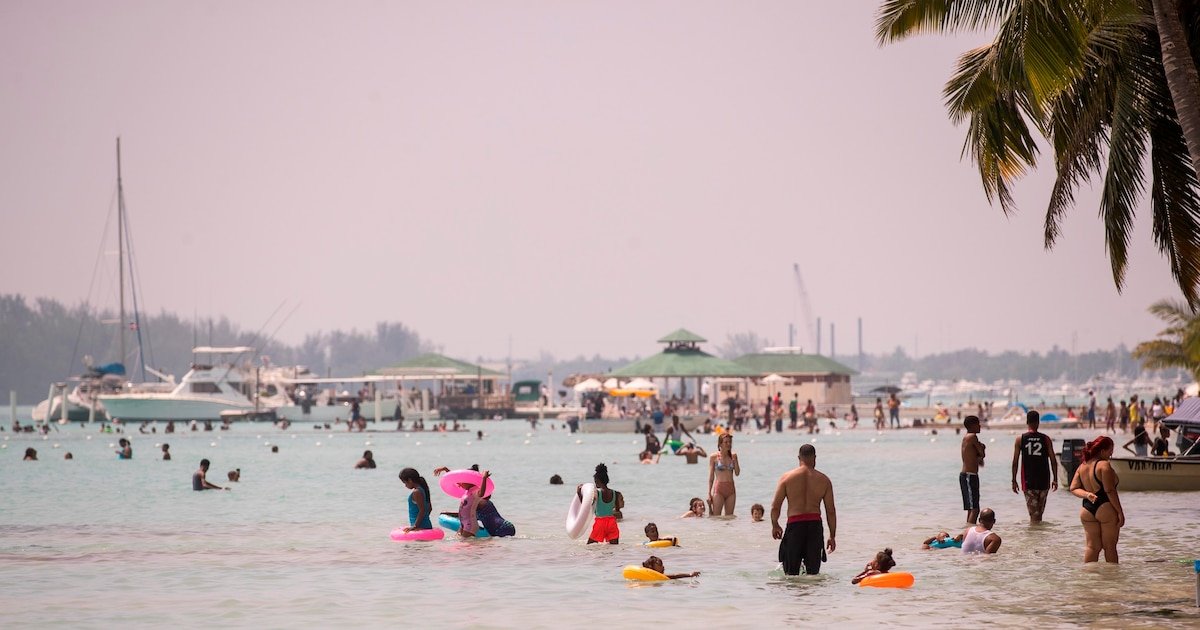 Mai bine de jumătate din locuitorii Santo Domingo participă ocazional la activități turistice și de recreere în capitala Republicii Dominicane, deși majoritatea recunosc beneficiile turismului pentru oraș