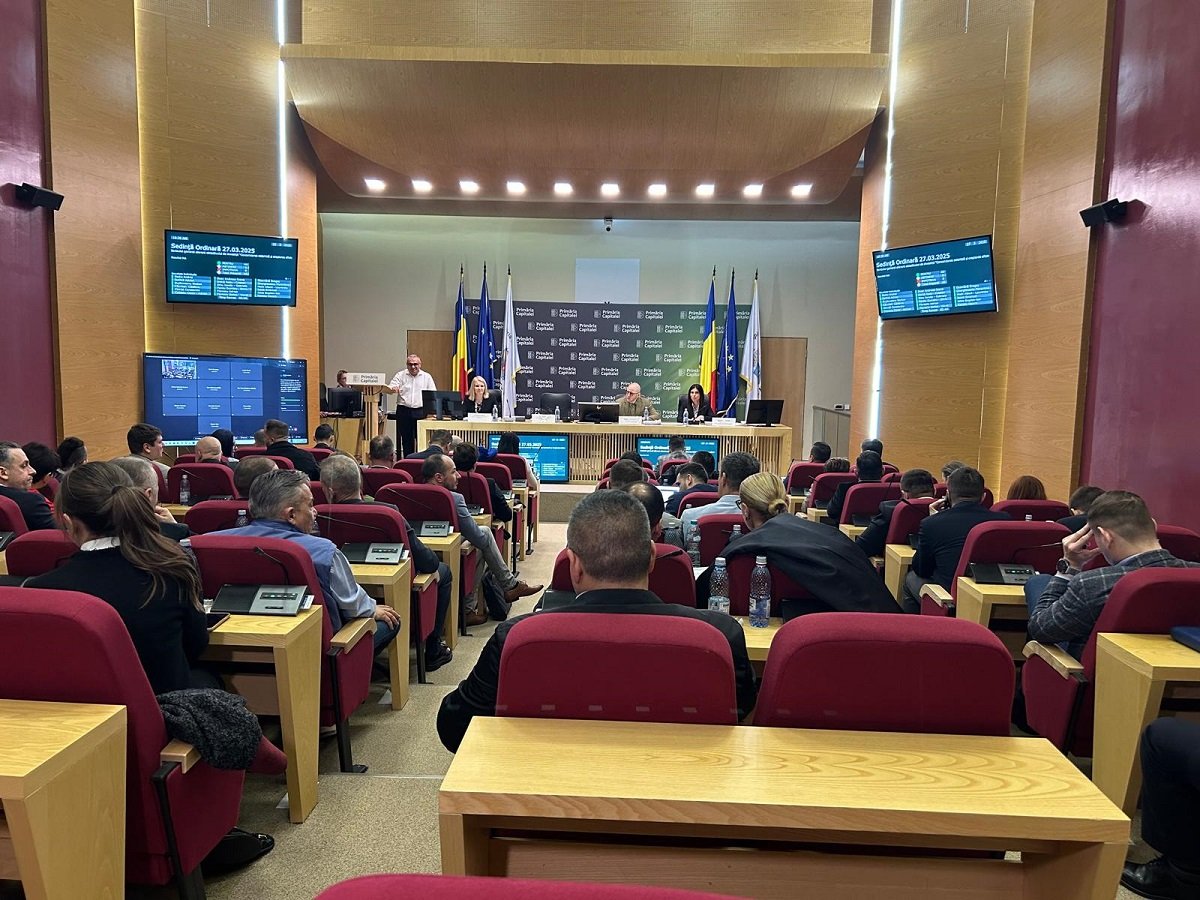 Lipsa cvorumului în ședința CGMB de pe 6 martie poate bloca luarea deciziilor majore pentru București O gafă instituțională ce riscă să blocheze funcționarea Consiliului General al Municipiului București (CGMB) se profilează pentru data de 6 martie, când aleșii locali ar trebui să se reunească pentru a dezbate și aproba proiecte esențiale pentru administrarea Capitalei