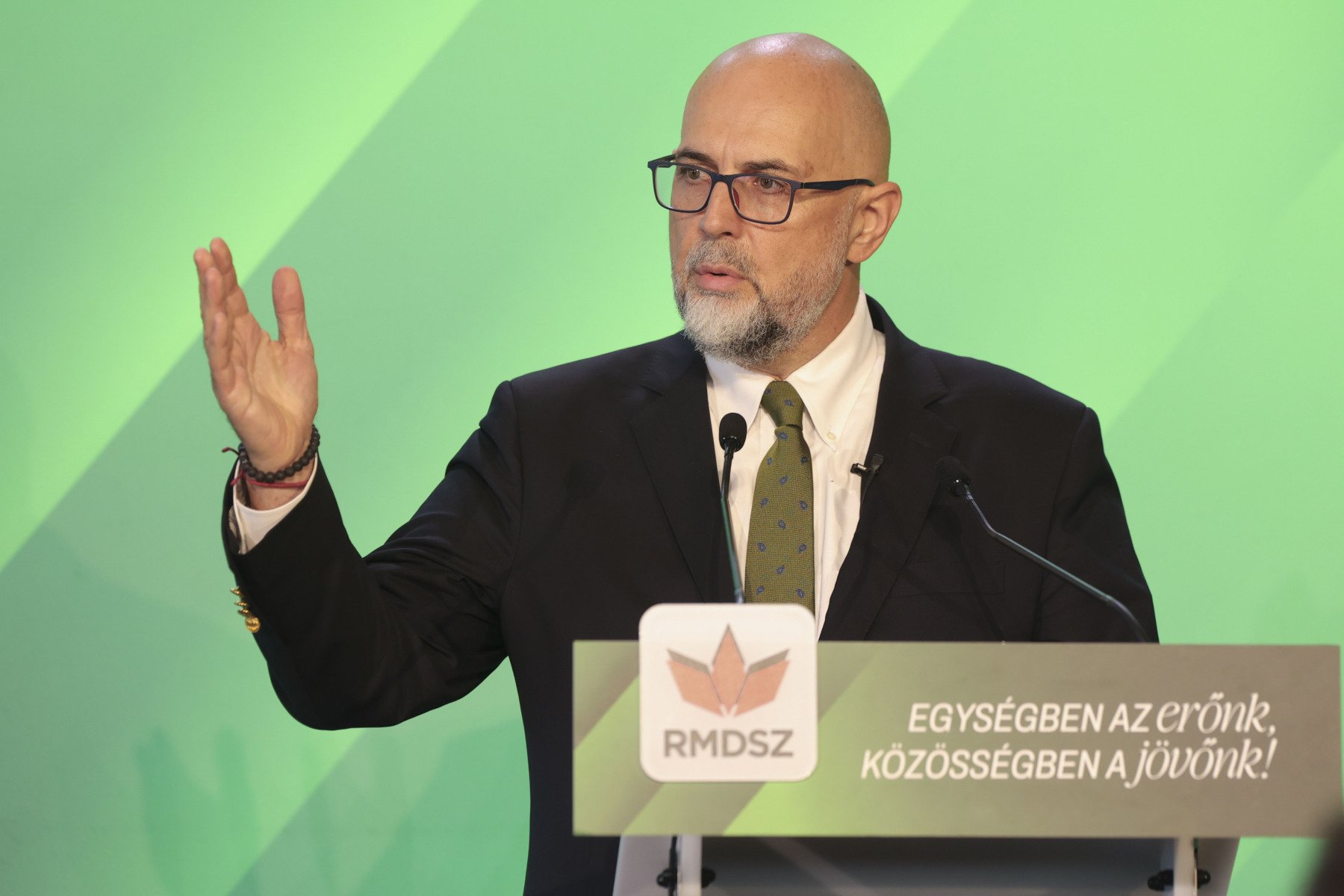 Kelemen Hunor avertizează asupra declarațiilor dure ale președintelui Ucrainei, Volodimir Zelenski Liderul UDMR, Kelemen Hunor, a lansat vineri un mesaj explicit și ferm cu privire la recentul discurs al președintelui ucrainean, Volodimir Zelenski, după ce acesta a făcut afirmații considerate provocatoare la adresa Ungariei și a liderului său, Viktor Orban