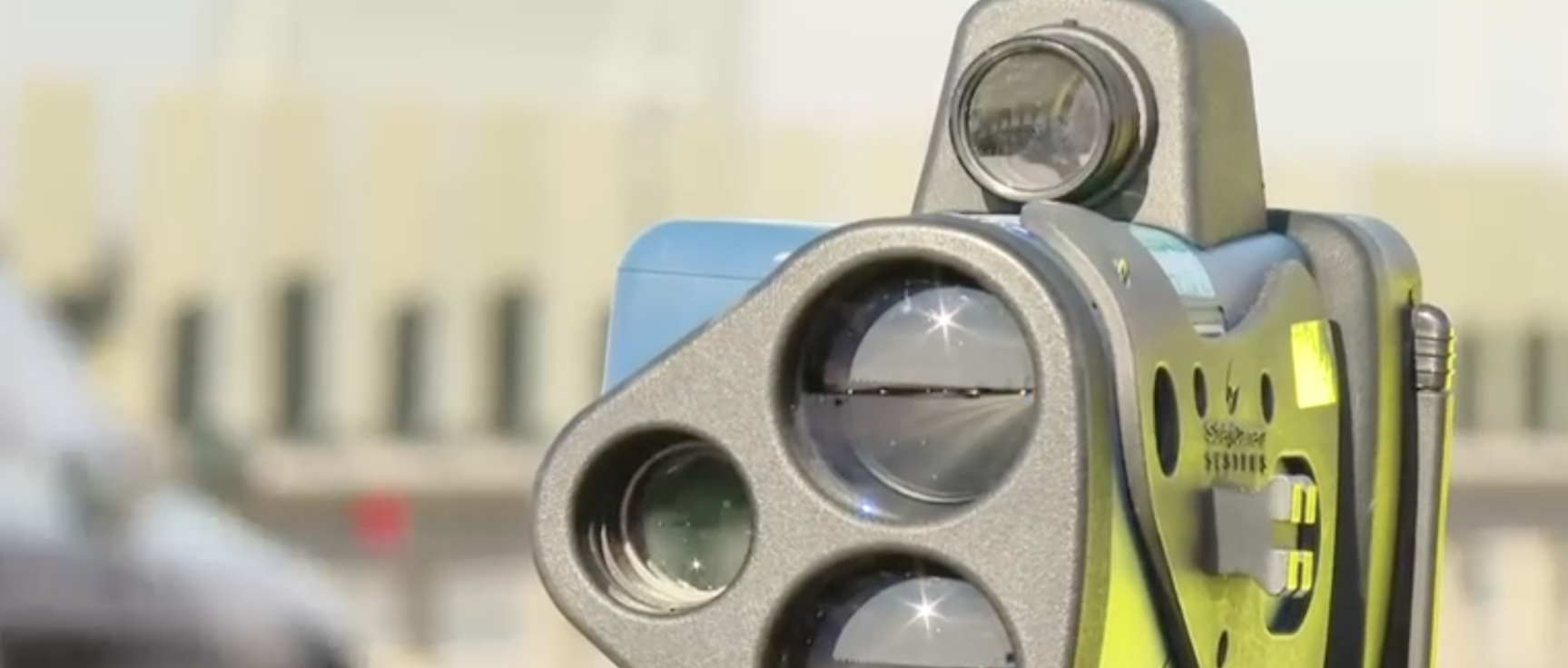 Femeie de 32 de ani prinsă conducând cu viteză excesivă pe DN39: incidentul din nopatea trecută ridică semne de întrebare despre respectarea normelor rutiere O viteză extrem de mare în condiții de trafic aglomerat și pe un drum frecvent folosit de turiști și localnici a fost motivul pentru care poliția rutieră din Constanța a oprit o femeie de 32 de ani, care conducea cu viteza peste limitele legale pe segmentul de drum dintre Eforie Nord și Eforie Sud