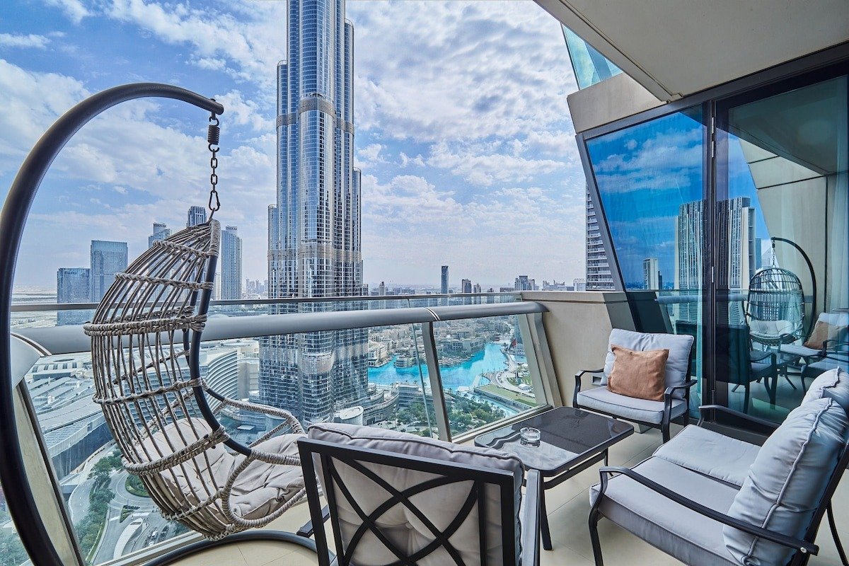 Românii văd în Dubai o oportunitate de investiție și stil de viață, pe fondul creșterii exponențiale a prețurilor imobiliare Dubaiul devine tot mai atractiv pentru români, atât ca destinație de investiție, cât și pentru cei care doresc să-și stabilească un nou cămin în Orașul Luminilor din Orientul Mijlociu