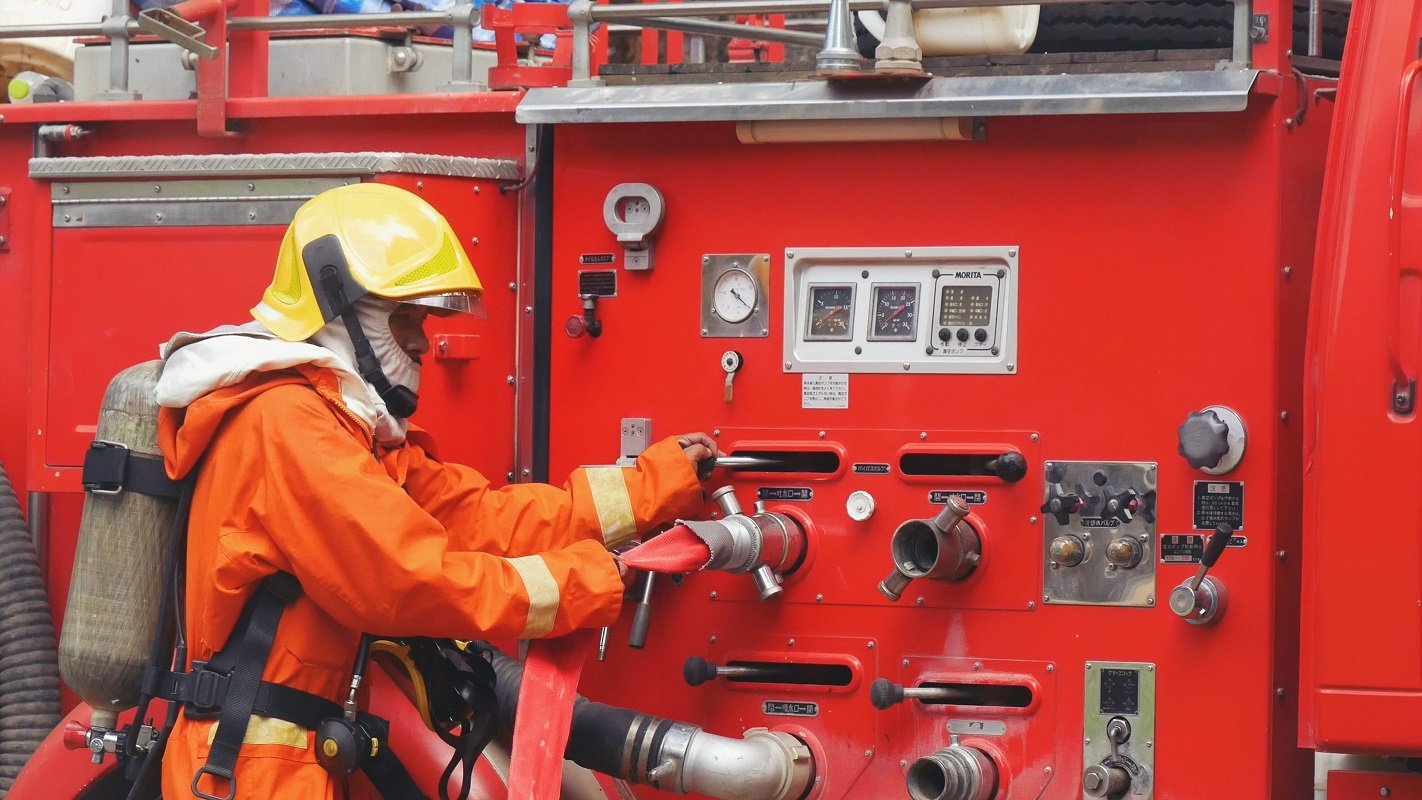 În 2026, un pompier de la început de carieră din România câștigă în jur de 3.500 până la 4.000 de lei net pe lună