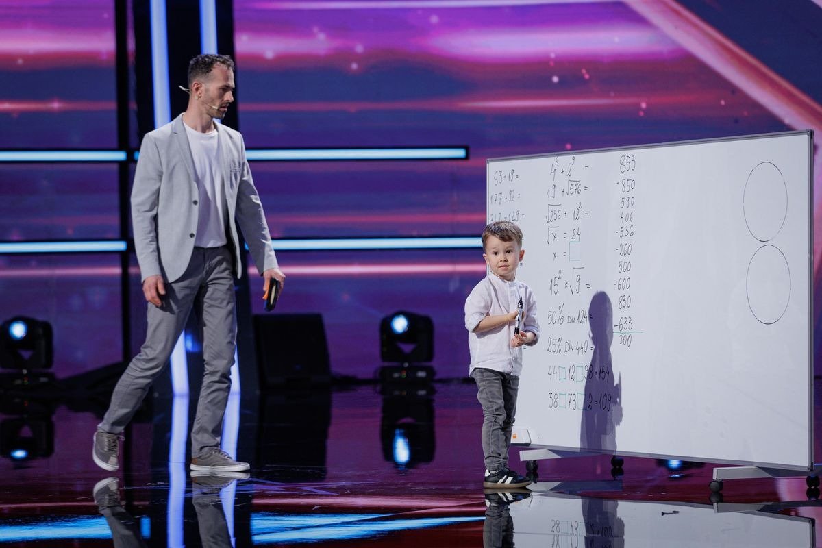 Un copil de aproape 5 ani a uimit audiența și jurații din cadrul emisiunii „Românii au talent” printr-un talent cu totul deosebit: o combinație rareori întâlnită de inteligență și abilitate mentală