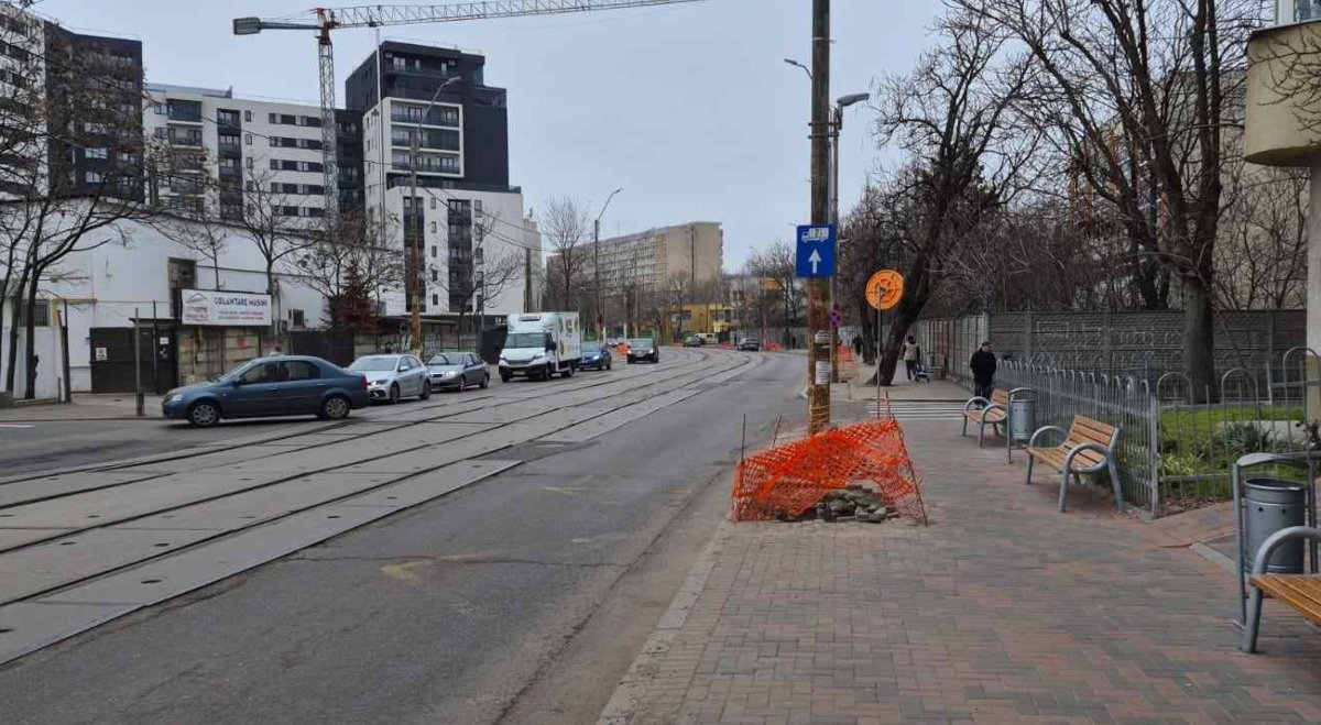 Circulația în estul Bucureștiului va fi complet închisă pe două artere principale în următoarele săptămâni, ca urmare a unor ample lucrări de modernizare a liniilor de tramvai, menite să îmbunătățească infrastructura de transport public din zonă