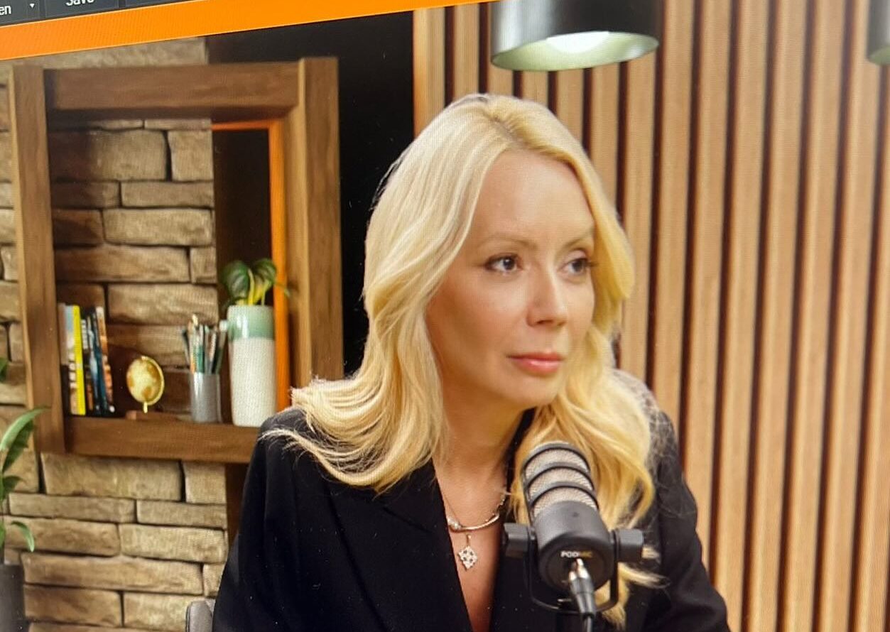 Daciana Sârbu afirmă că fiica sa nu a ocupat locul altcuiva, deși avioanul din Oman era pe jumătate gol, conform ME>