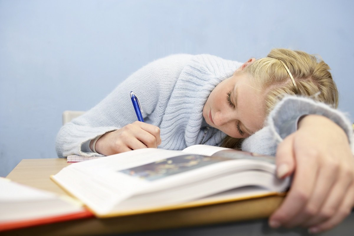 Medicii din Franța recomandă începerea cursurilor gimnaziale și liceale la ora 9