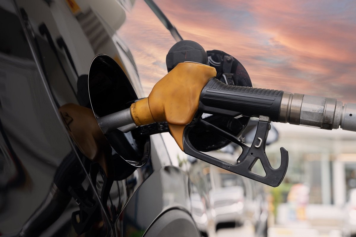 Prețurile carburanților din România au atins cel mai înalt nivel din ultimii ani, situație care pune șoferii în fața unei crize de costuri fără precedent