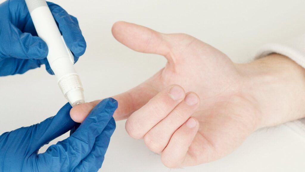 Chiar dacă pare a fi o boală insidioasă, diabetul zaharat rămâne una dintre cele mai periculoase afecțiuni cronice, cu impact major asupra sănătății publice mondiale și, în special, a României