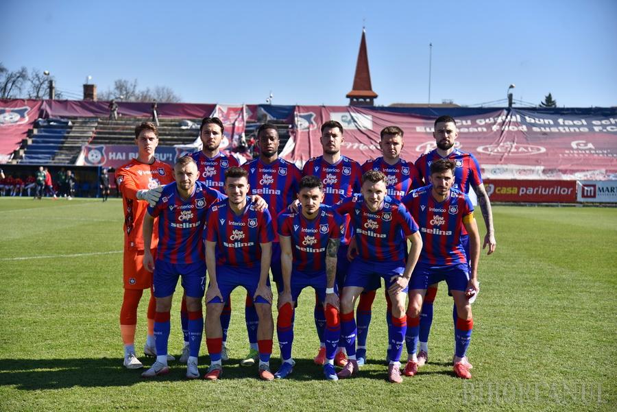 FC Bihor are de cântărit performanța pe un teren dificil, în ultima etapă a sezonului regular al Ligii 2, în meciul de sâmbătă împotriva liderului Corvinul Hunedoara