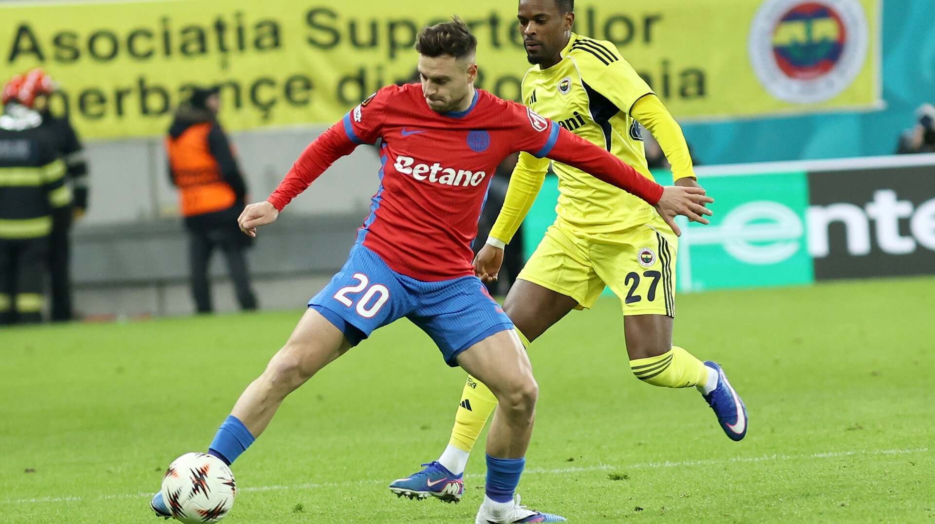 FCSB ignoră ziua de naștere a lui Dennis Politic, semn de indemânare tacită? Ziua de naștere a lui Dennis Politic, fotbalistul de 26 de ani împliniți, a trecut complet neobservată de către clubul FCSB, chestiune care ridică semne de întrebare cu privire la poziția oficialilor față de fostul dinamovist