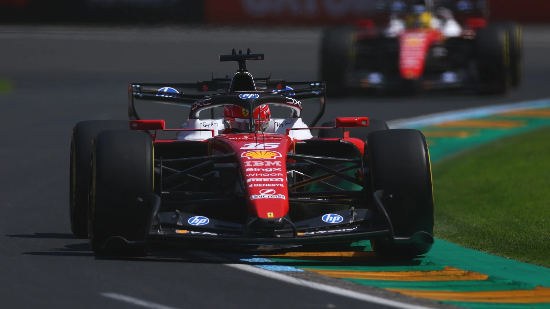 Start promițător pentru Ferrari la Melbourne, dar lecții de tactică și strategie rămân de învățat Weekend-ul de la Melbourne a adus startul sezonului de Formula 1 într-un mod care a stârnit mai multe speranțe decât dezamăgiri pentru fanii Ferrari