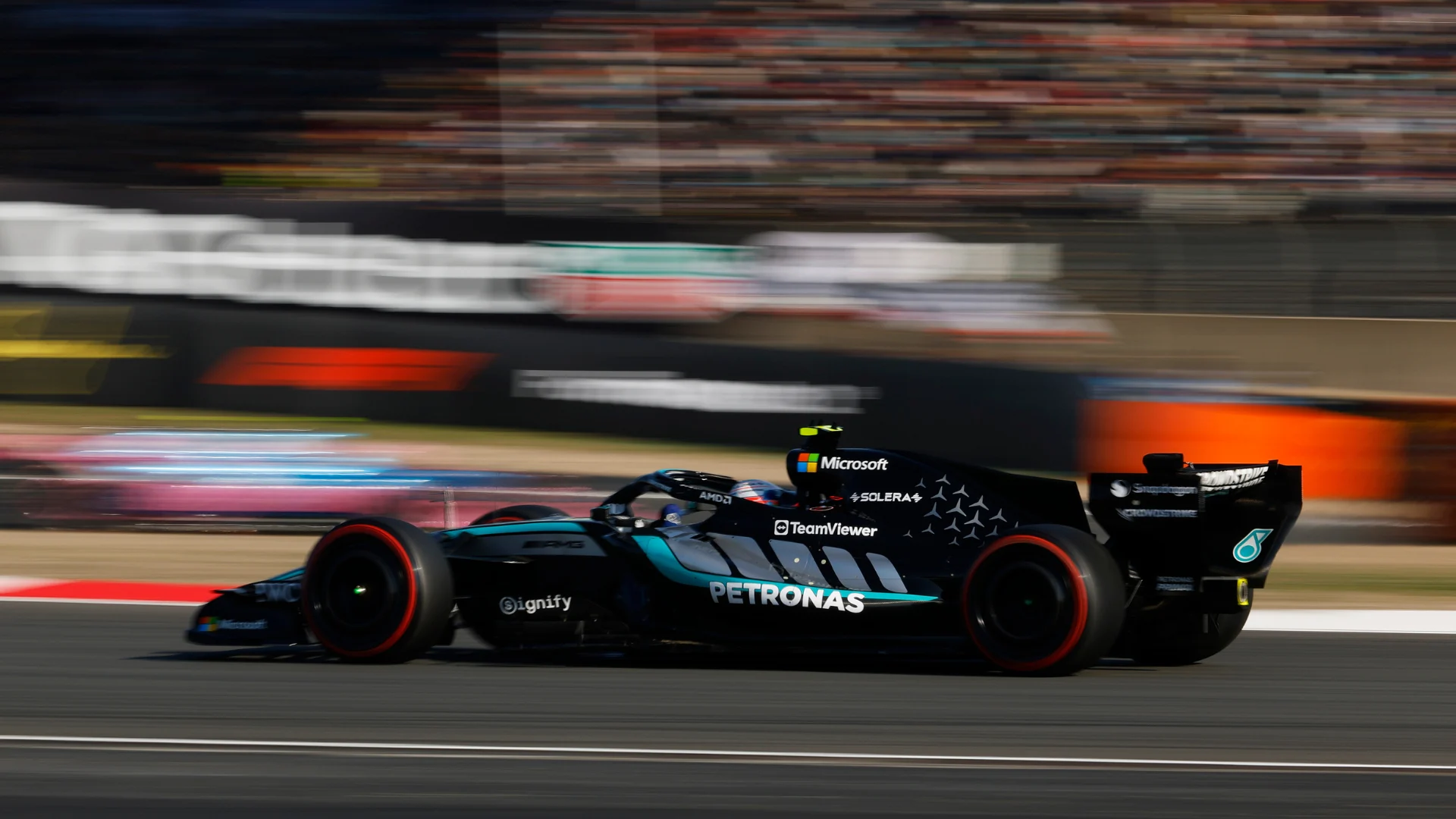 Kimi Antonelli a stabilit cel mai bun timp în calificările de la Marele Premiu al Chinei, devenind cel mai tânăr pilot din istoria Formulei 1 care pleacă de pe pole position