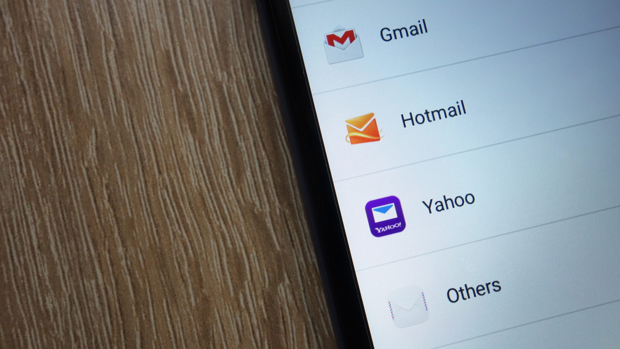 Senatul a adoptat o decizie semnificativă care va schimba modul în care instituțiile publice din România gestionează comunicarea digitală