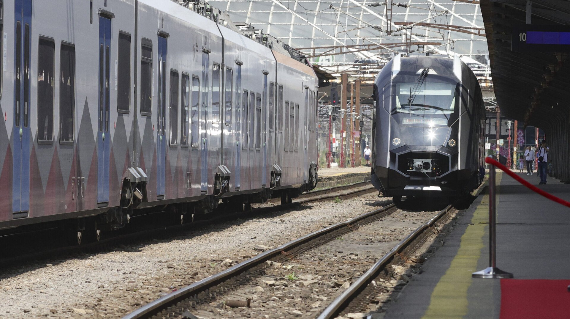 Locomotivă defectă a întârziat cu 5 ore trenul Pitești-București, joi dimineață