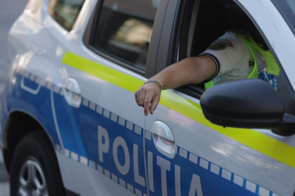 Trafic blocat pe Șoseaua Mihai Bravu în urma unui incident grav: asfaltul s-a surpat, afectând o zonă semnificativă Un incident neprevăzut a avut loc astăzi pe una dintre arterele principale ale capitalei, blocând temporar traficul pe Șoseaua Mihai Bravu, în zona intersecției cu Calea Vitan