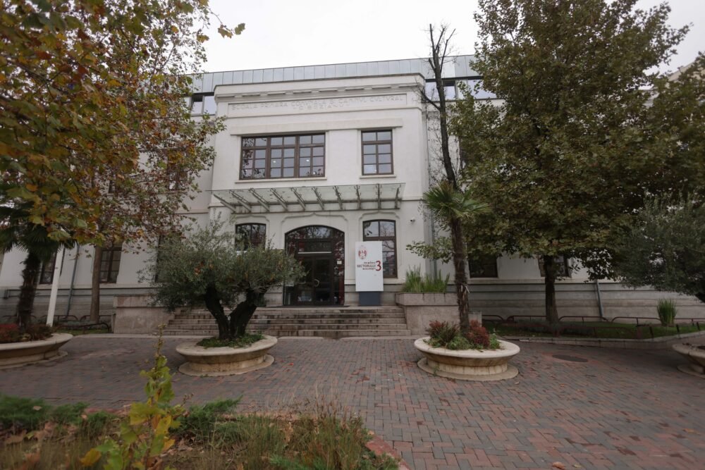 Primăria Sectorului 3 anunță o reducere semnificativă a cheltuielilor cu personalul în cadrul Direcției de Evidență a Persoanelor, o măsură care a generat deja discuții aprinse în rândul angajaților și al consilierilor locali