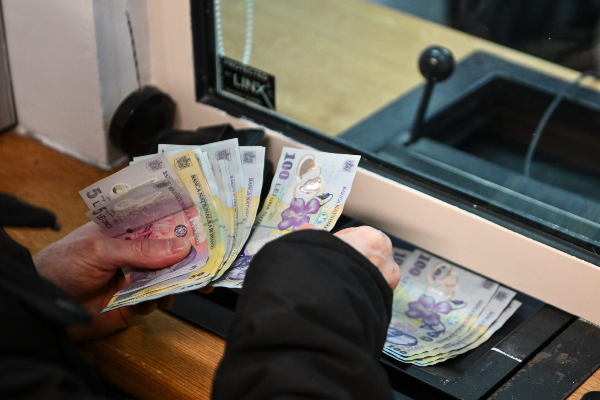 Primăria Sectorului 4 anunță că locuitorii care au achitat deja impozitul pe clădiri pentru anul 2026 pot solicita restituirea banilor în cazul în care au plătit în plus, în contextul reducerilor fiscale adoptate recent de Guvern