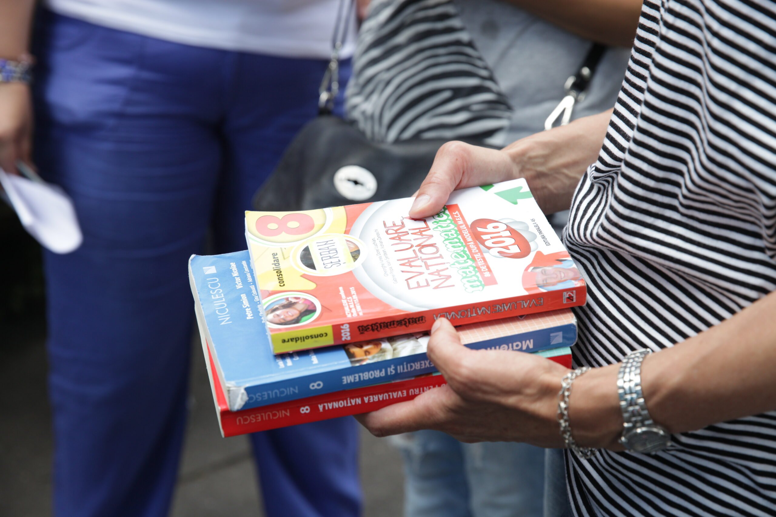 Peste 13.000 de elevi din București urmează să susțină primele probe ale simulării pentru Evaluarea Națională a clasei a VIII-a, care va începe luni