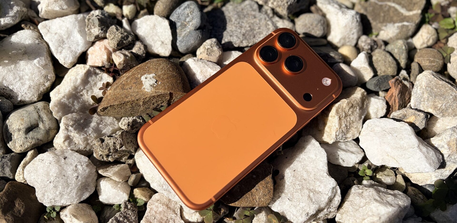 Protecția telefonului iPhone: cheia pentru prevenirea scenariilor de compromise În era digitală, furturile de telefon și, mai ales, atacurile de tip SIM swap reprezintă un real pericol pentru utilizatorii de iPhone