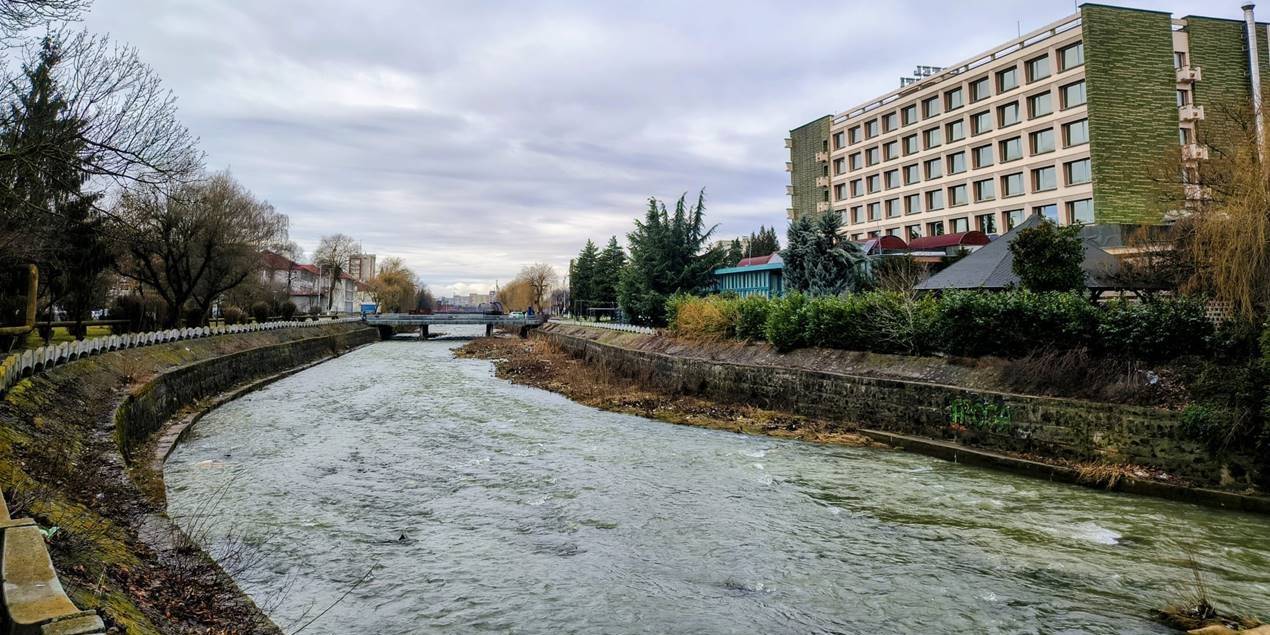 Maramureș, o zi răcoroasă și variabilă din punct de vedere meteorologic Vremea de astăzi în județul Maramureș se anunță a fi mai răcoroasă față de zilele precedente, cu temperaturi ușor sub mediile normale pentru această perioadă