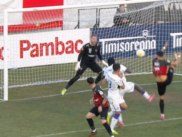 Gloria Bistrița face un pas decisiv spre promovare, învingându-i pe argeșeni în meciul de sâmbătă Un meci crucial pentru lupta la promovare s-a disputat sâmbătă în liga secundă a fotbalului românesc, Gloria Bistrița reușind o victorie esențială în confruntarea cu Argeș