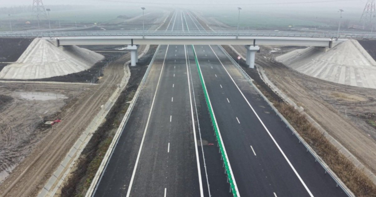 România își consolidează infrastructura rutieră: peste 250 de kilometri de autostradă și drumuri expres în pregătire pentru acest an România face pași înainte pe drumul modernizării infrastructurii rutiere, obiectivul fiind clar: dezvoltarea unei rețele viabile și eficiente pentru cetățeni și economia națională