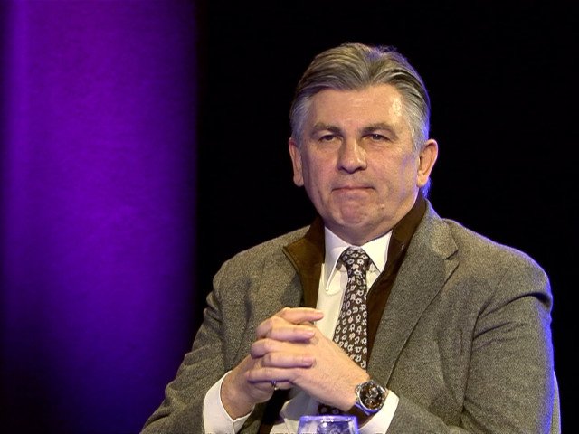Lupescu reacționează la speculațiile privind candidaturile la șefia FRF: „Nu sunt interesat de funcție” Într-un context tensionat în sânul fotbalului românesc, fostul internațional Dorinel Munteanu, cunoscut pentru implicarea sa în managementul sportiv, a lansat recent speculații despre posibile candidaturi la conducerea Federației Române de Fotbal (FRF)