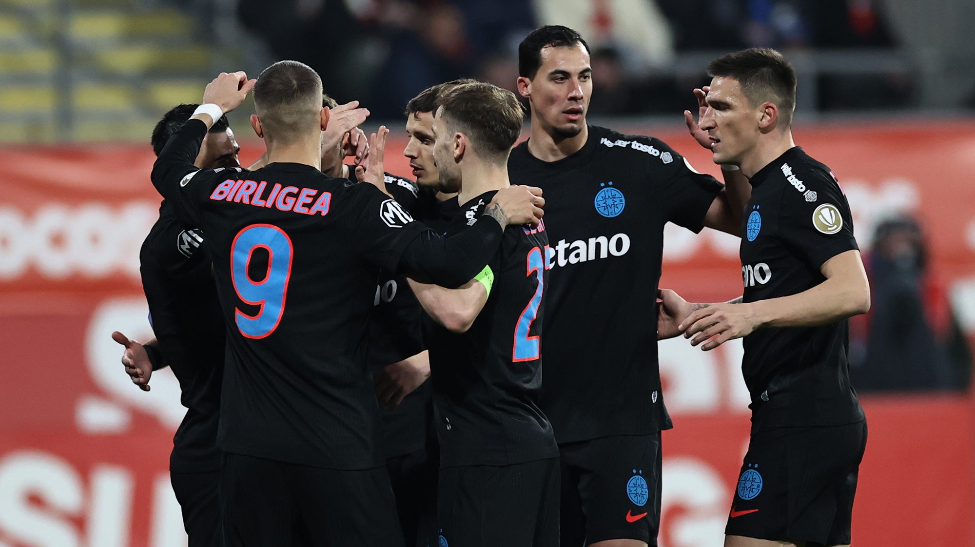 FCSB nu va juca pentru calificarea în play-off, însă antrenorul Gigi Becali pare hotărât să transforme ultimul meci din sezonul regulat al Superligii într-un spectacol de atac și spectacol ofensiv