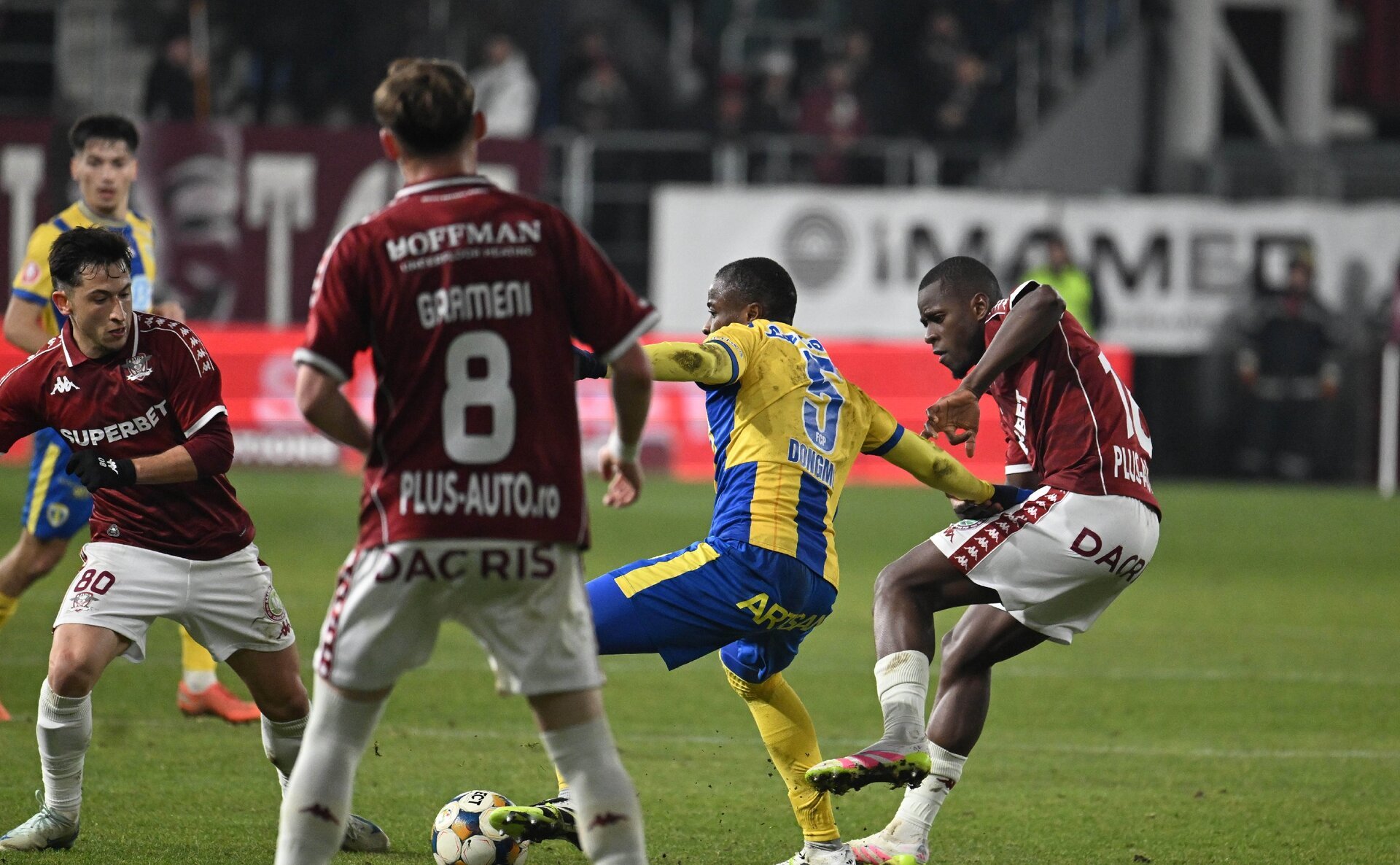 Kader Keita, supus procedurilor legale după accidentul rutier din Capitală, rămâne în focul dezbaterii publice Un incident tragic a adus în centrul atenției mijlocașul ivorian al Rapidului, Kader Keita, după ce a fost implicat într-un accident rutier grav în Sectorul 2 al Capitalei