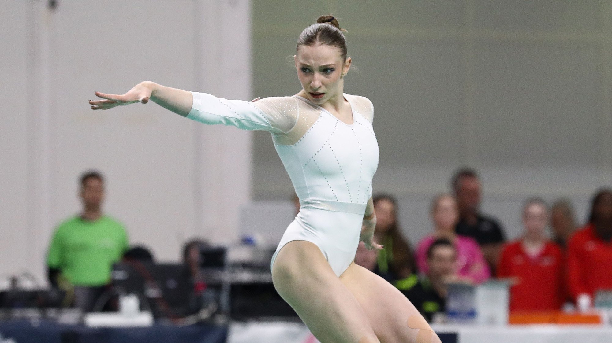 Ana Bărbosu, vedeta gimnasticii românești în SUA, se pregătește pentru cea mai așteptată confruntare a sezonului NCAA, un duel ce promite să fie unul memorabil