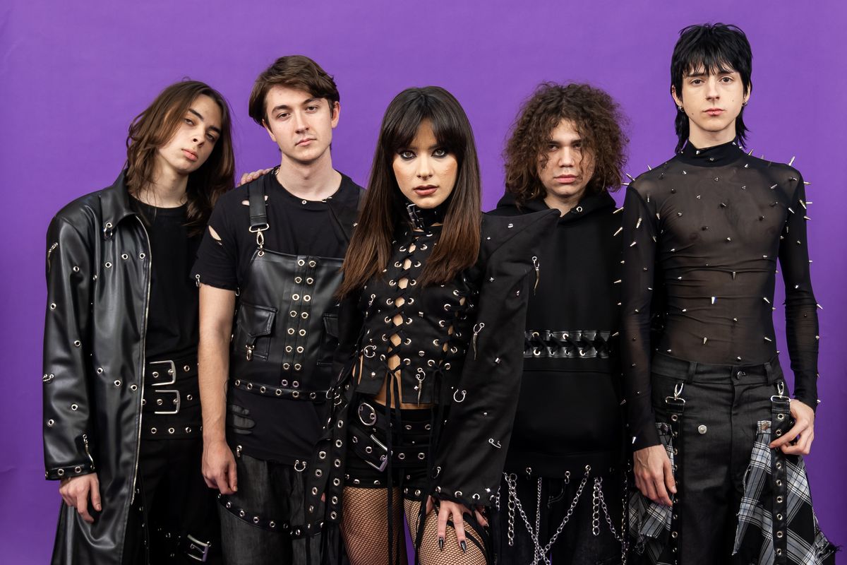 „Choke Me” va reprezenta România la Eurovision 2026, după o victorie clară în selecția națională România reintră în marea familie Eurovision după o pauză de doi ani, iar reprezentanta aleasă pentru competiție este Alexandra Căpitănescu cu piesa „Choke Me”