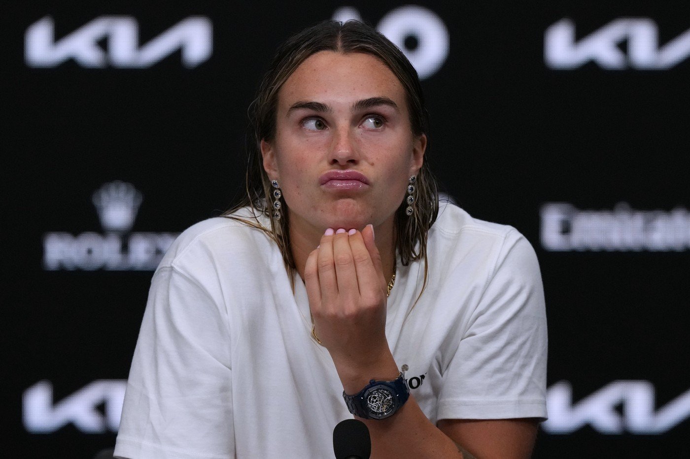 Aryna Sabalenka, liderul mondial al tenisului feminin, a făcut public un moment special din viața sa personală: logodna cu iubitul său, milionarul grec-brasilez Georgios Frangulis