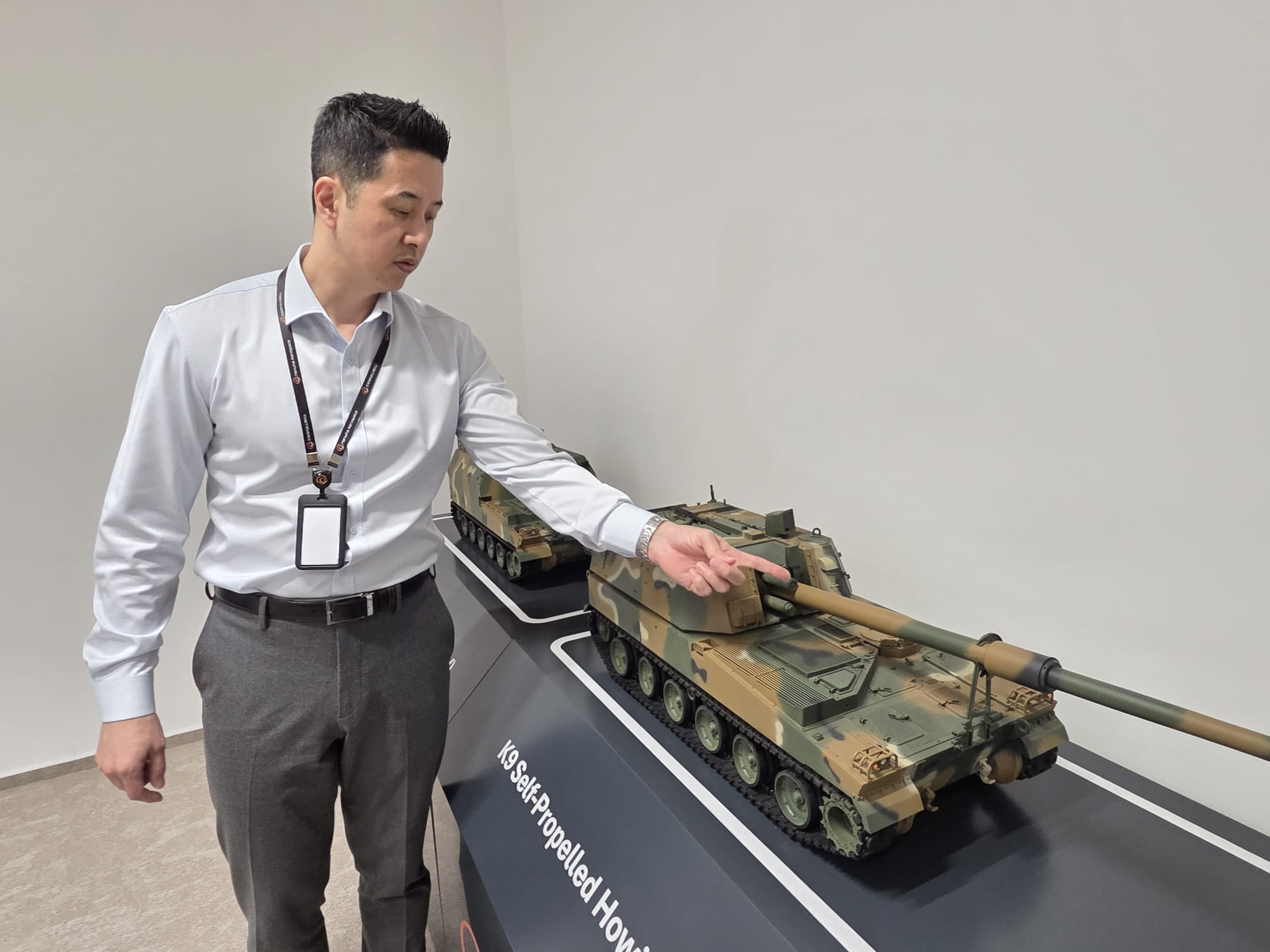 România devine un actor major în industria de apărare din Europa, odată cu inaugurarea unei ferme de producție a conglomeratului sud-coreean Hanwha Aerospace, în localitatea Petrești, județul Dâmbovița