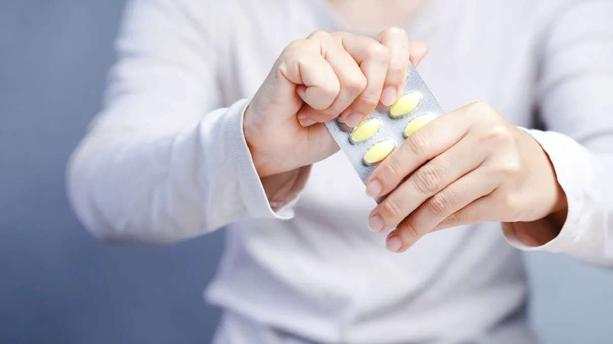 România face un pas important în modernizarea sistemului său de sănătate, anunțând recent extinderea listei de medicamente compensate și gratuite, o inițiativă menită să ofere pacienților acces la tratamente de ultimă generație, inclusiv celor cu afecțiuni considerate grave sau rare