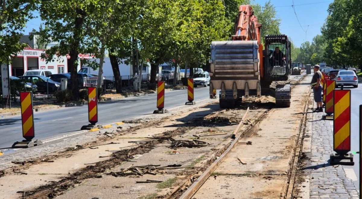 Bucureștiul se află în plină perioadă de modernizare a infrastructurii de transport public, proces care vizează atât extinderea rețelei de metrou, cât și revizuirea și îmbunătățirea rețelei de tramvaie