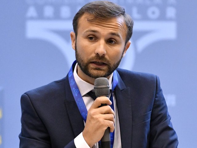 Răzvan Burleanu îl învinge detașat pe Ilie Drăgan la alegerile FRF: “Îmi vine să plâng”