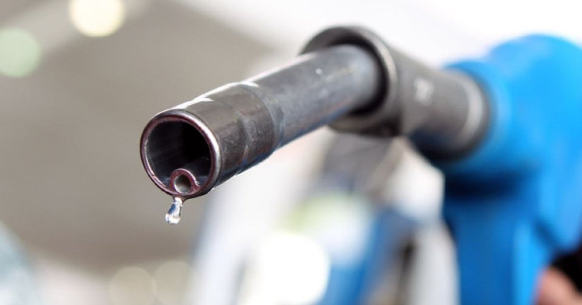 Ministrul Energiei avertizează: scumpiri semnificative ale carburanților dacă prețul petrolului atinge 130 de dolari pe baril Ministrul Energiei, Bogdan Ivan, a lansat o alertă clară cu privire la posibilitatea majorării prețurilor la carburanți în România, dacă evoluția pieței internaționale a petrolului o va impune