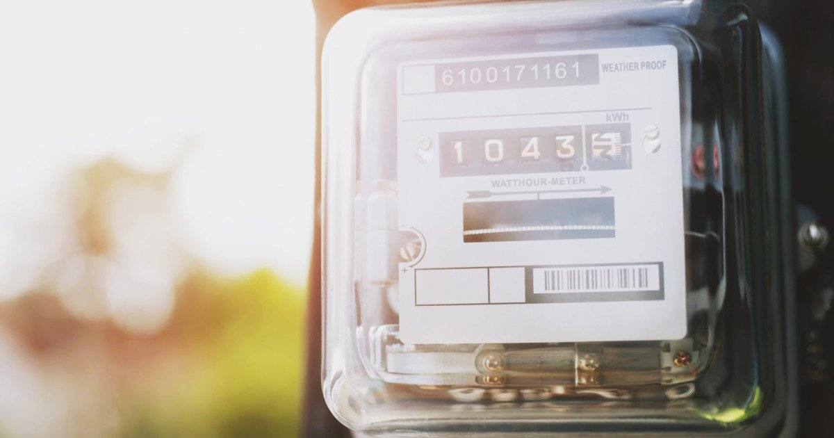 Pensionară fără facturi de energie timp de șapte luni, are datorii.